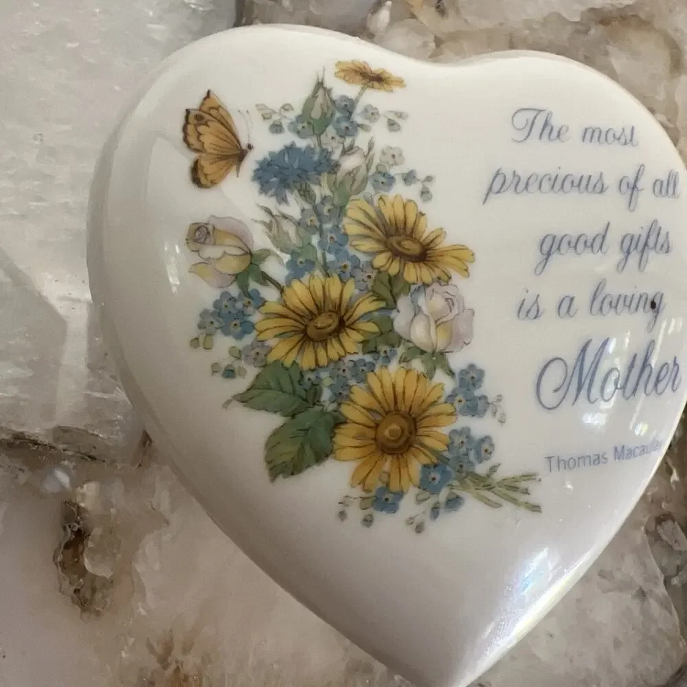 Designers Collection Fine Porcelain Heart Trinket Box A Mother's Remembrance